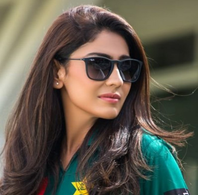 Кайнат Имтиаз, красивые женщины, играющие в крикет