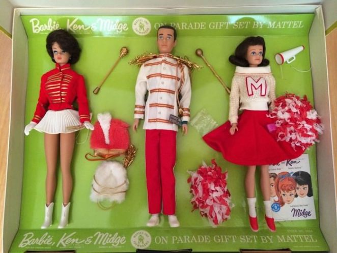 Барби, Мидж и Кен на параде