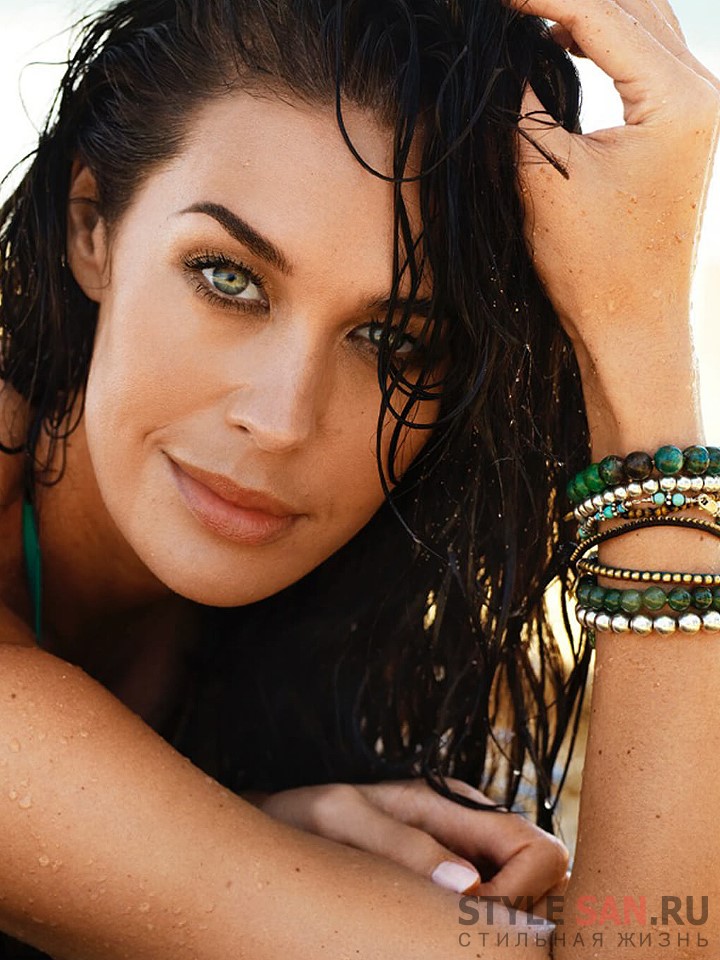 Megan Gale with wet hair
