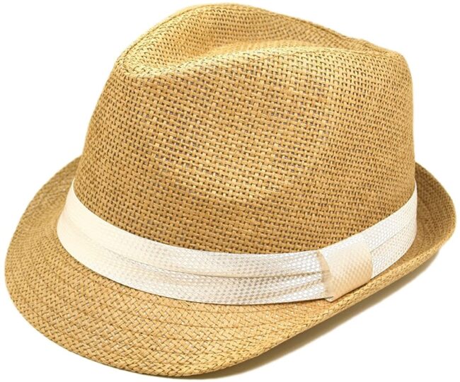 What types of straw hats are trendy in 2022?
