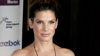 What does Sandra Bullock do to look good. He is 58 years old, but he does not show his age