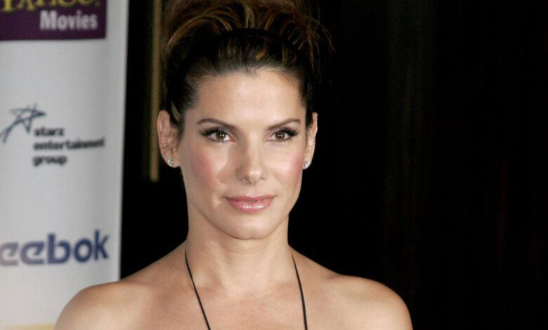 What does Sandra Bullock do to look good. He is 58 years old, but he does not show his age