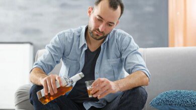 Как помочь человеку, зависимому от алкоголя