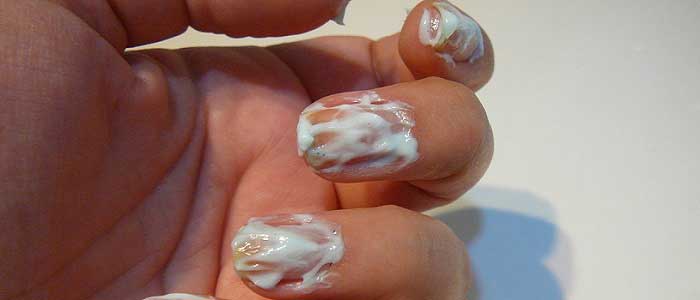 How to whiten nails with toothpaste?