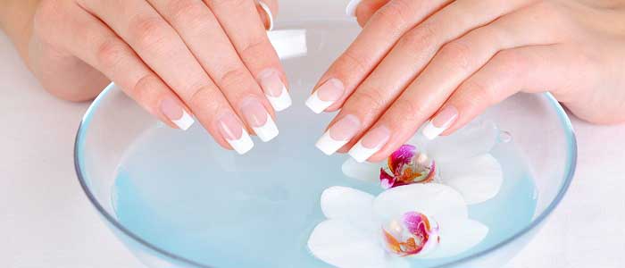 How to whiten nails with baking soda?