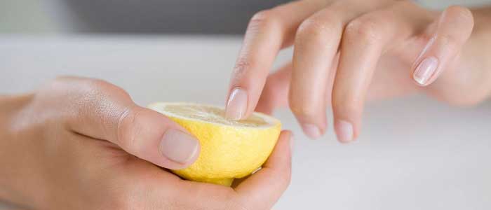 How to whiten nails with lemon juice?