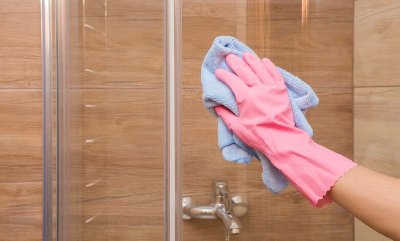 The best solutions to help you clean your shower stall. You only need a few ingredients