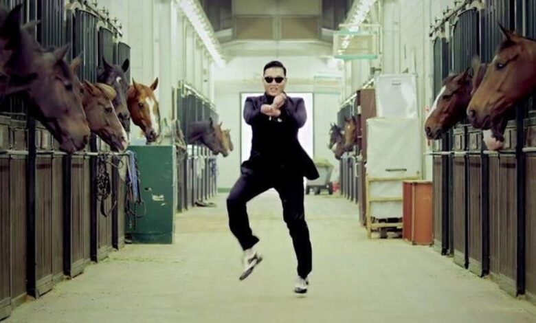 Как выглядит PSY сегодня, артист, перевернувший мир с Gangnam Style.  На данный момент ему 46 лет