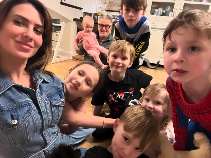 Алек и Хилария Болдуин провели время со своими семерыми детьми (Фото: Instagram)