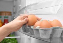 Вы кладете яйца на дверцу холодильника?  Это ошибка.  Вот почему!