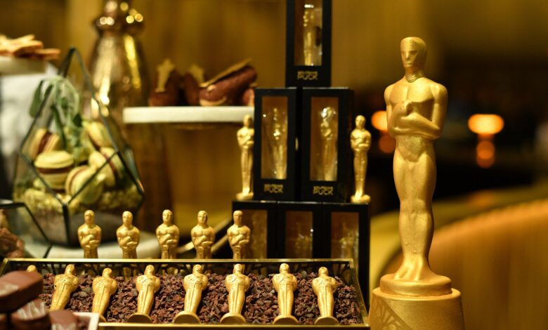 At the Oscars, the stars are treated like royalty! 120 chefs prepare a luxurious menu